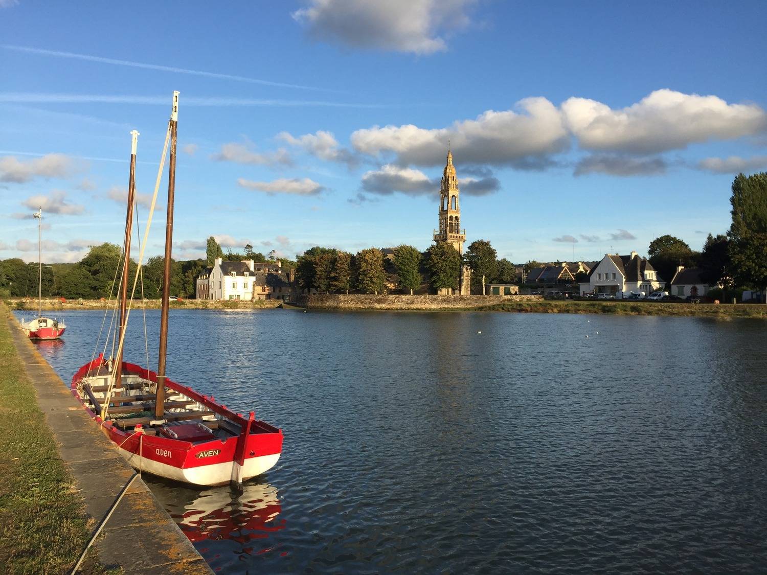 village Le Faou Église Saint Sauveur