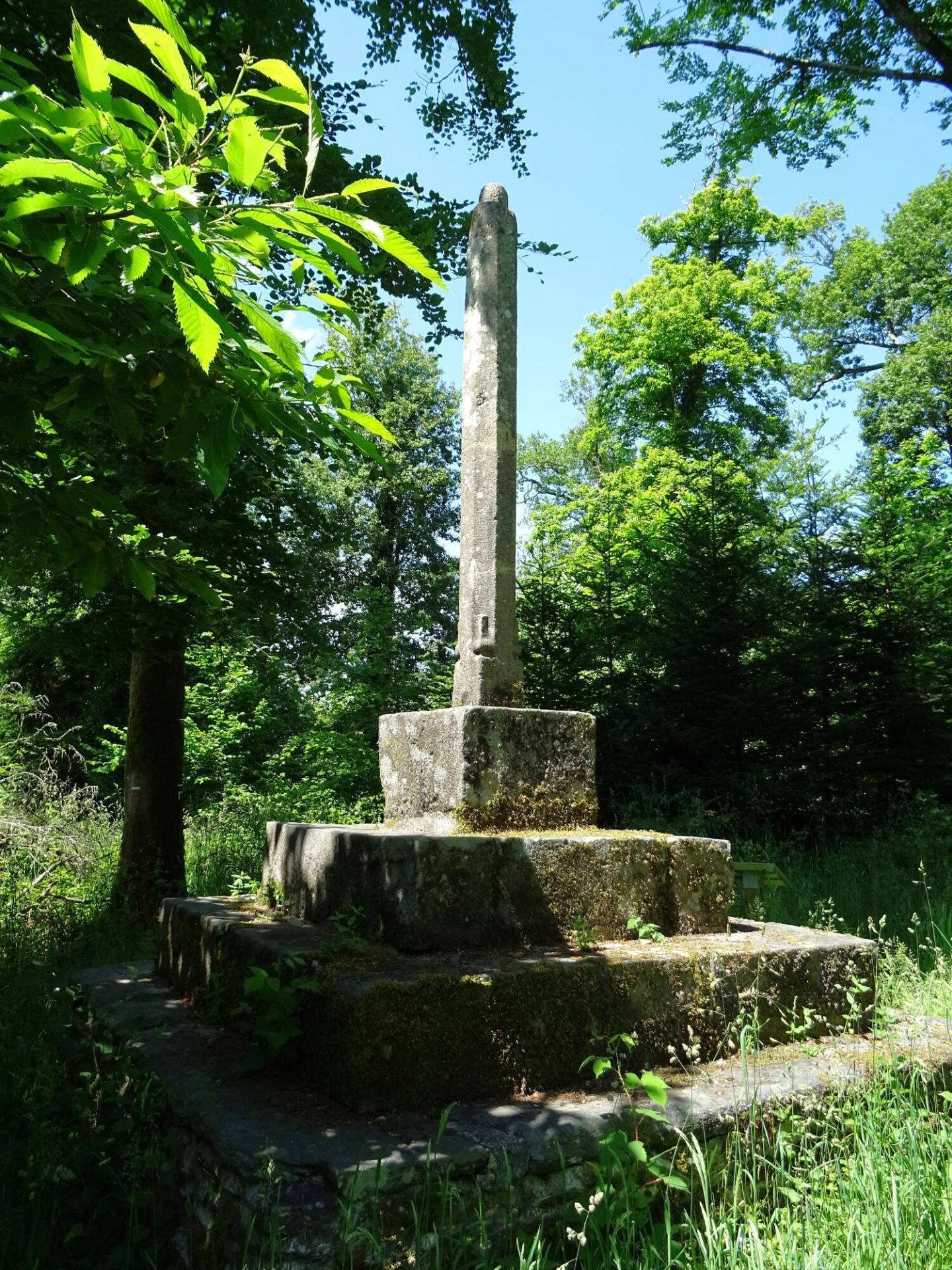 forêt du Cranou ː le calvaire Saint-Conval