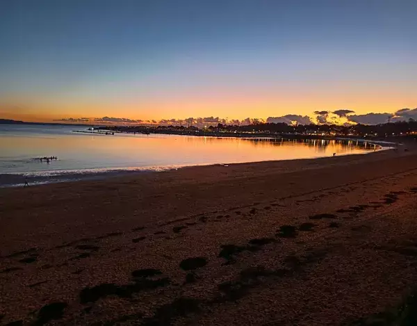 Plage du Moulin Blanc à 10 min de l'hôtel en voiture