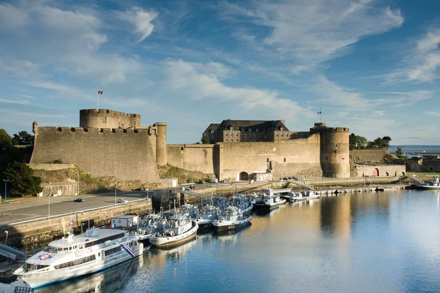 Brest Castle and the National Maritime Museum 450m from the hotel